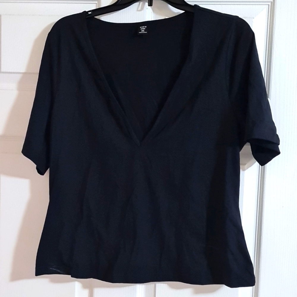 Shein Curve 2xl ladies black v neck t shirt